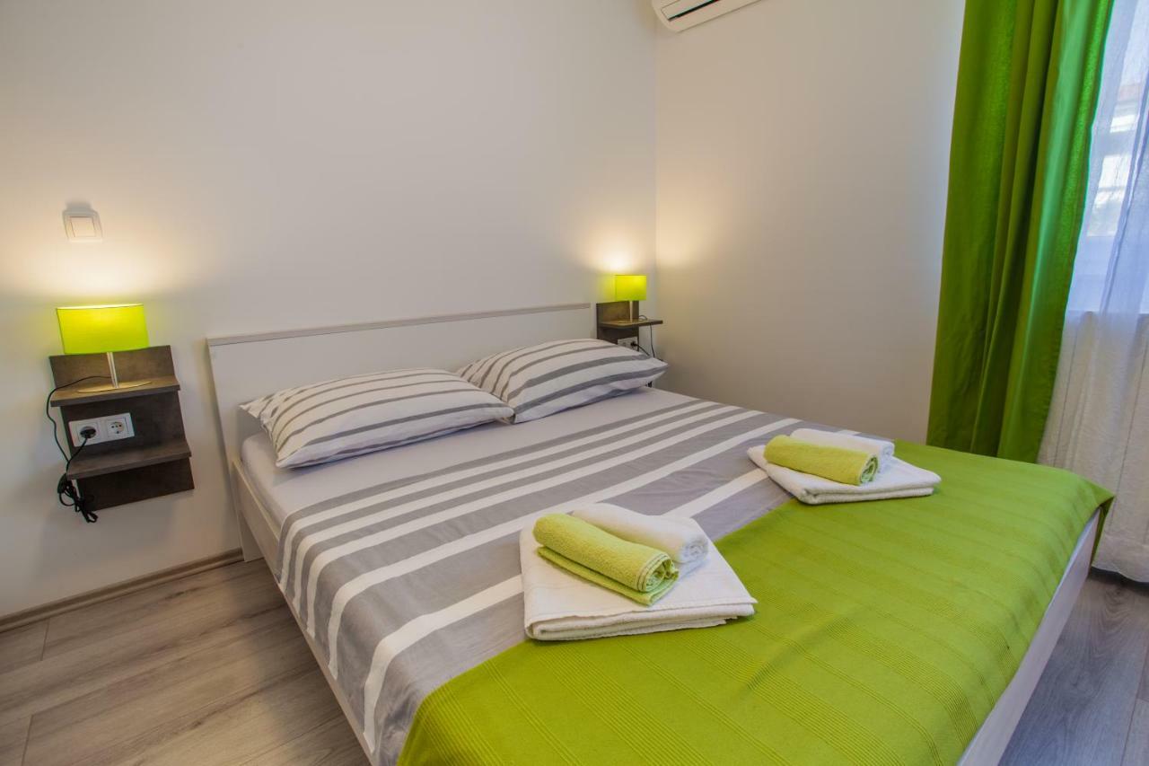 Room Elelina Cres Exteriör bild